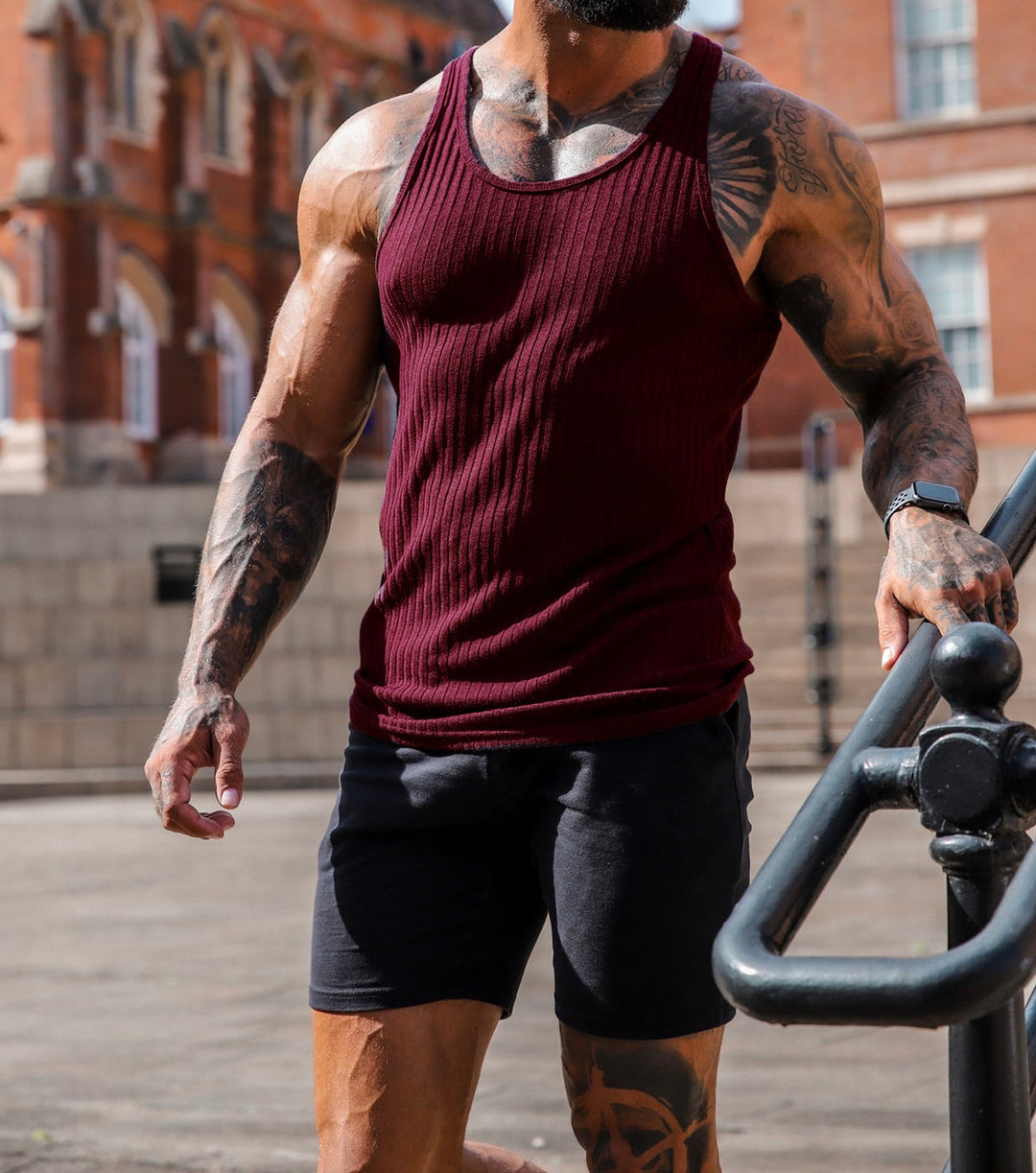 Herrer nan ribbet muscle shirt med U-udskæring og strækbar bomuldsblanding Skovae