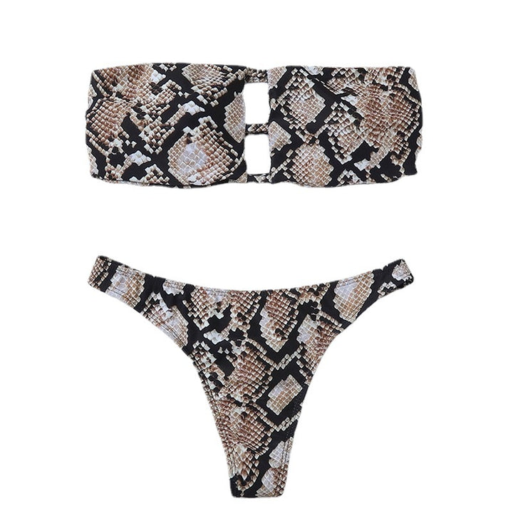 Dame bandeau-bikini med elegant cut-out og iøjnefaldende slangeprint Skovae