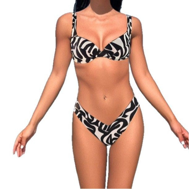 Dame Triangel-Bikini med understøttende polstringer og moderne mønster Skovae