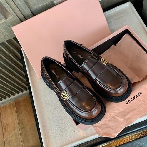 Dame elegante loafers med markant metaldekoration og komfortabel sål Stilla