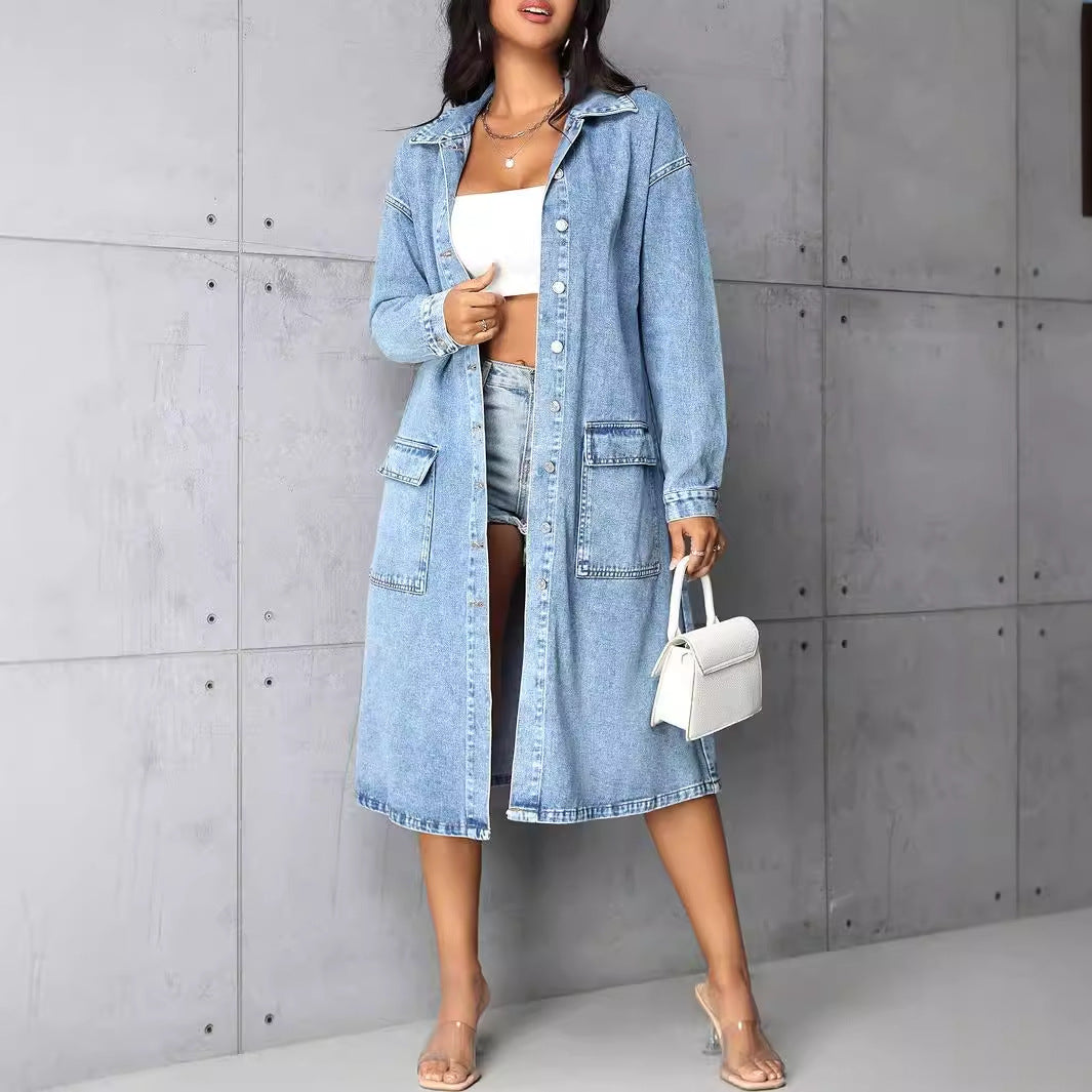Kvinders denimjakke i lang eksponering vintage stil med praktiske lommer og knaplukning Stilla