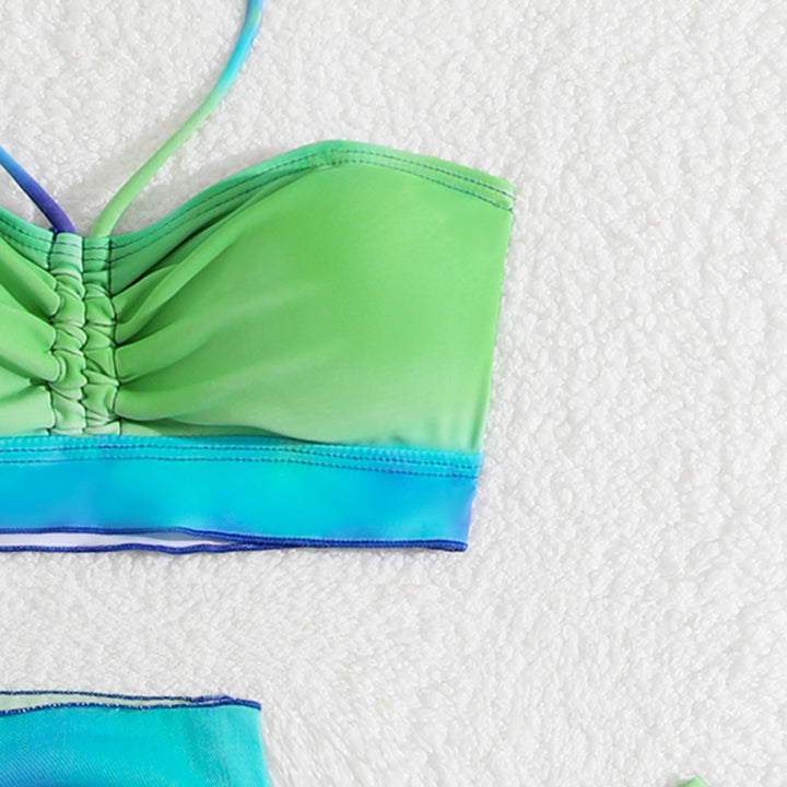 Dame bikini sæt med støttende bandeau top og farverige tænkefskørt Stilla