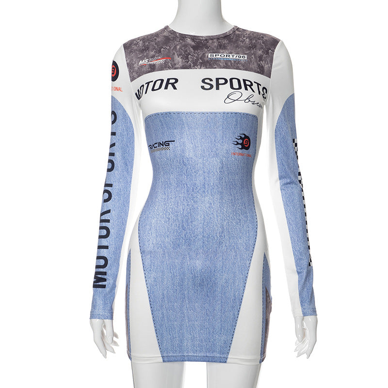 Dame Sporty Langærmet Kjole i Denim-Look med Grafiske Accenter Stilla
