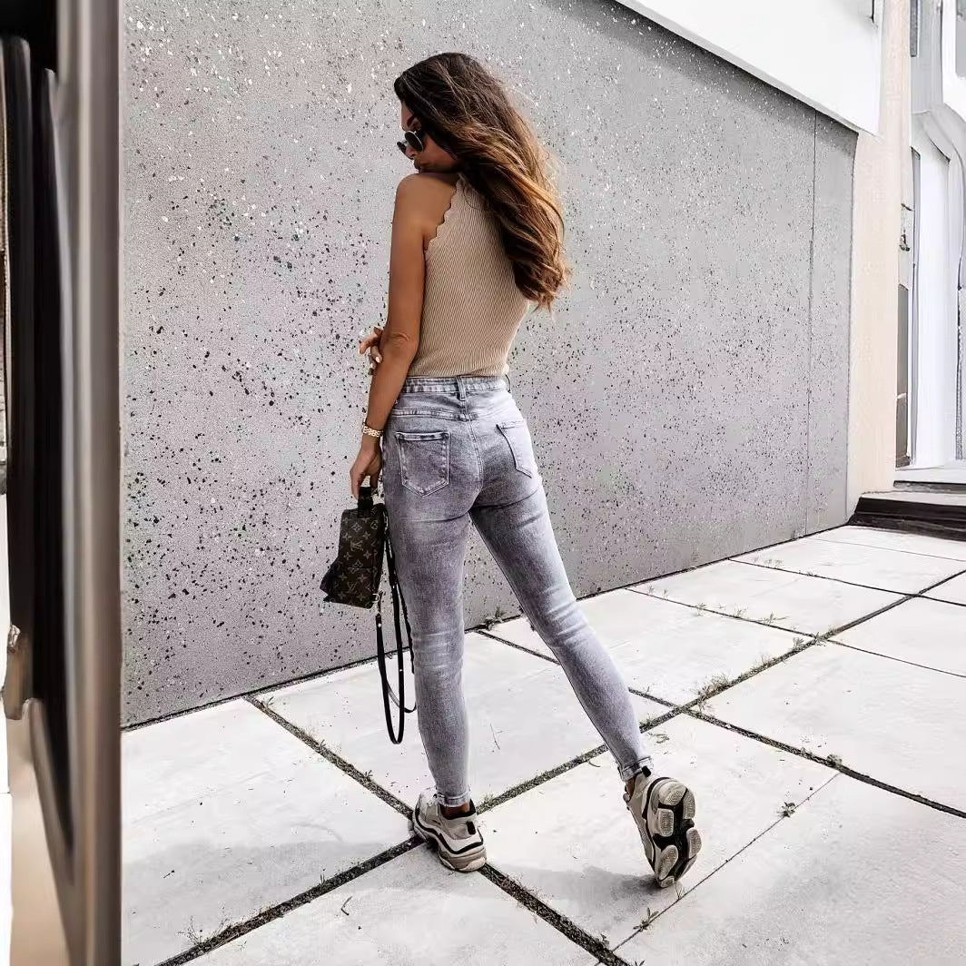 Dames skinny jeans med høje lommer og trendy slidte detaljer