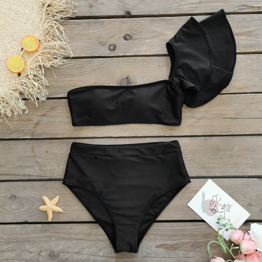 Dame Bikini-sæt med asymmetrisk top og voluminøst flæseelement Stilla