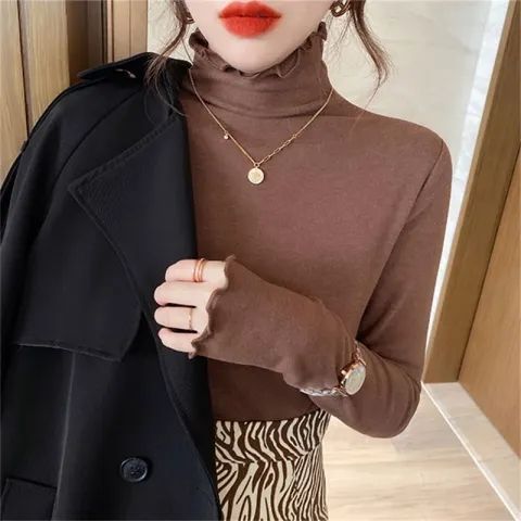 Kvinders langærmet turtleneck top med fint rib design og afslappet pasform