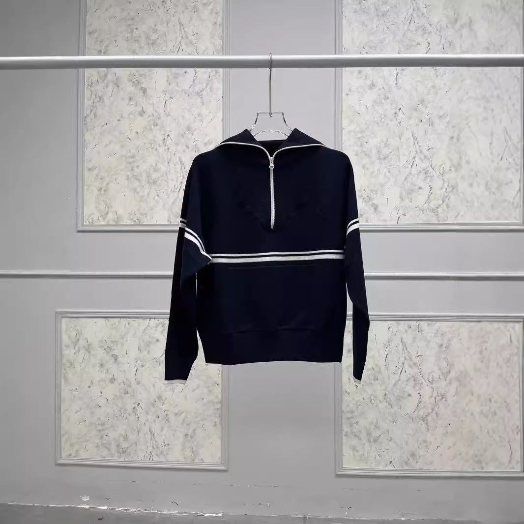Dame Hoodie i sporty stil med høj krave og praktiske lynlåsdetailler Stilla