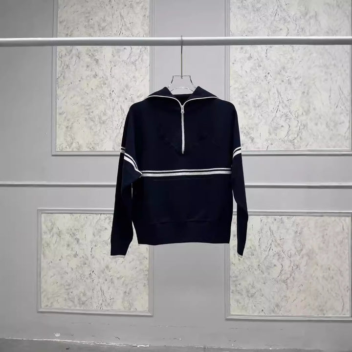 Dame Hoodie i sporty stil med høj krave og praktiske lynlåsdetailler Stilla