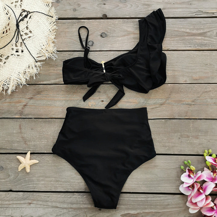 Dame bikini-sæt med legende flæse-design og dekorative blomsterapplikationer Stilla