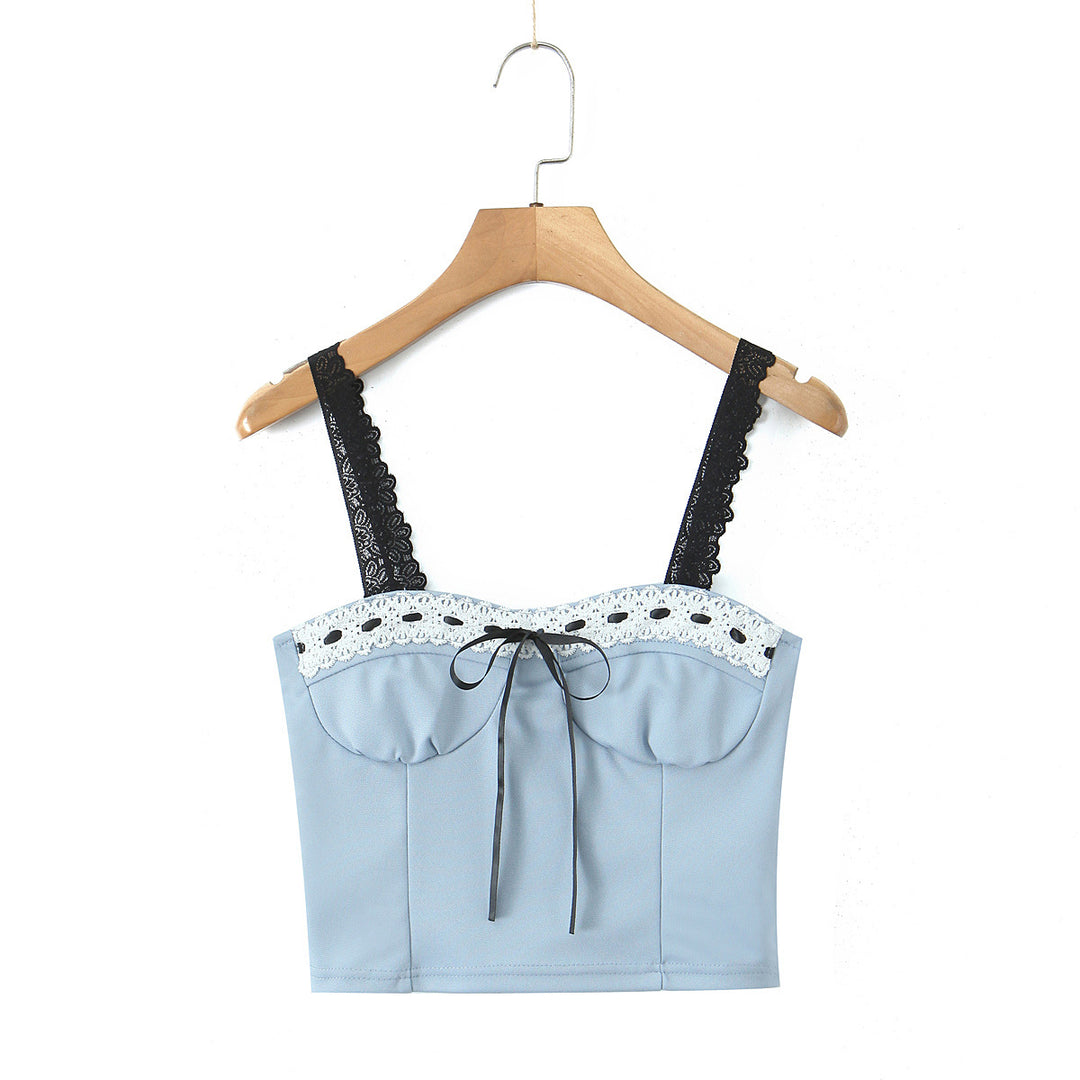 Dame Crop-Top med fine spidse accenter og dekorativ snørredesign Stilla