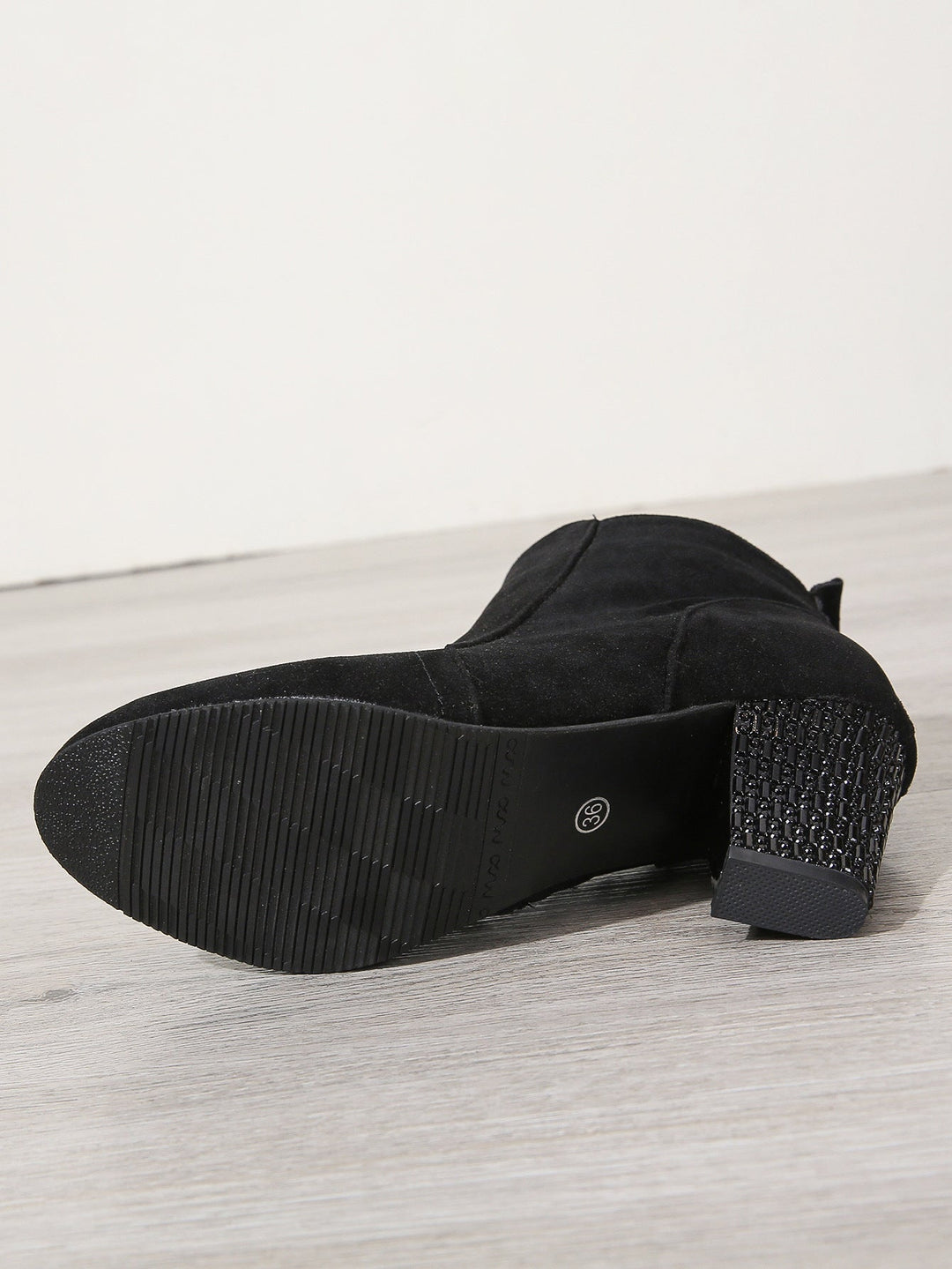 Stilla | Elegante og Detaljerede Halfsko