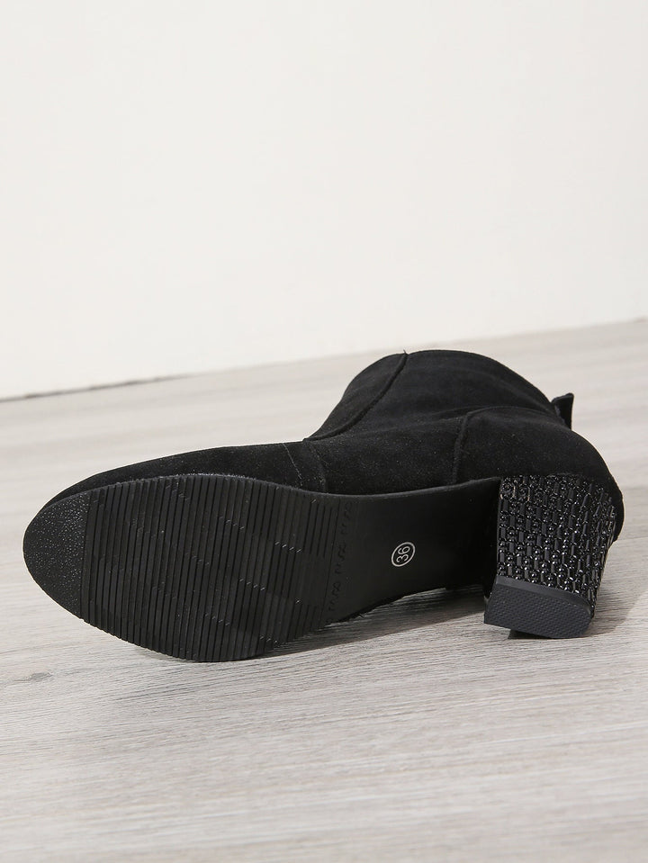 Stilla | Elegante og Detaljerede Halfsko