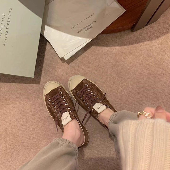 Dame Slip-On Sneakers med skridsikker sål og elegant ruskinds-overflade Stilla