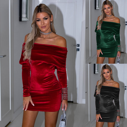 Dame Off-Shoulder Minikjole lavet af luksuriøs velourstof med glamourøse accenter Stilla