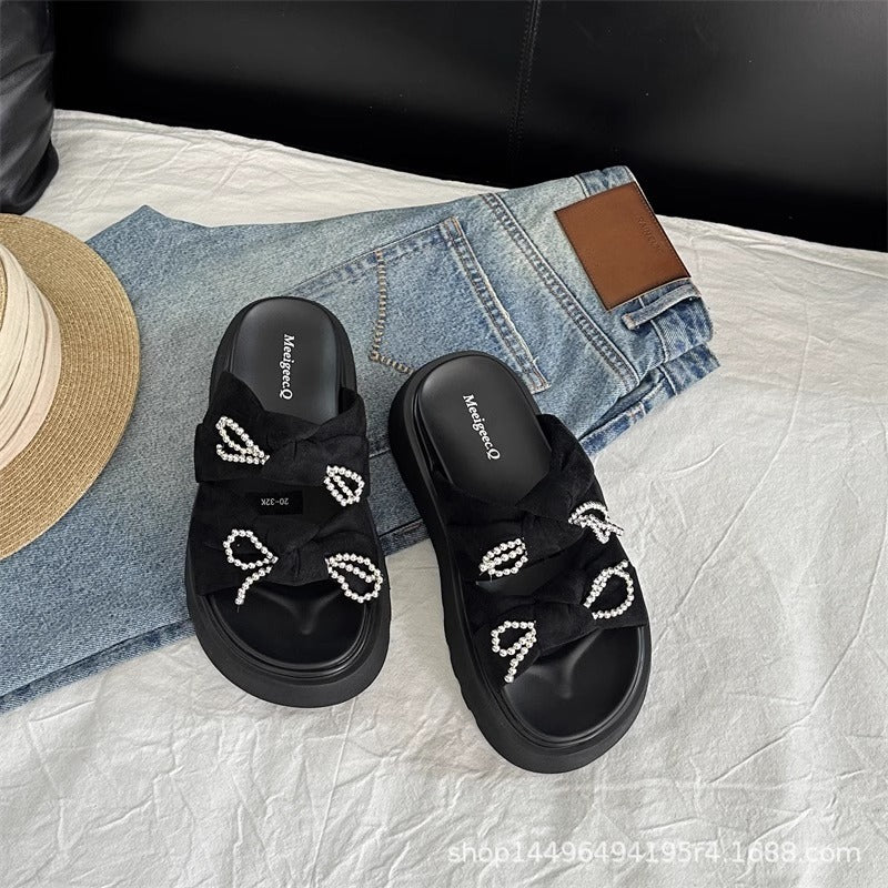 Dame platform-sandaler med elegante perledetaljer og moderigtig knude Stilla