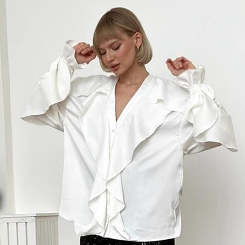 Damebluse med voluminøse flæser og elegante ærmer Stilla