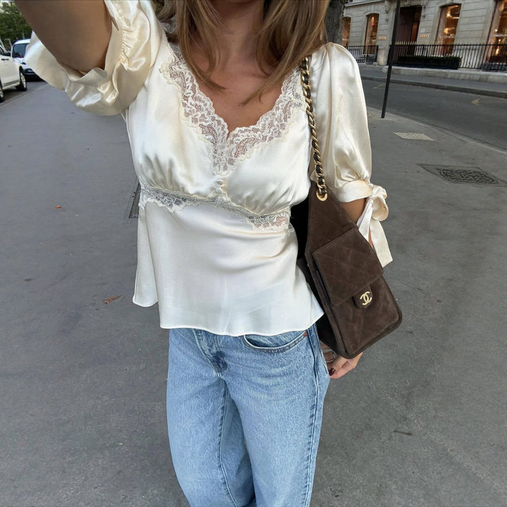 Dame satinbluse med spidsdetaljer Skovae