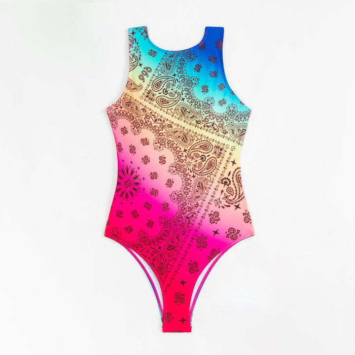 Dame one-piece badedragt med farverigt bandana-design og moderne krave Stilla