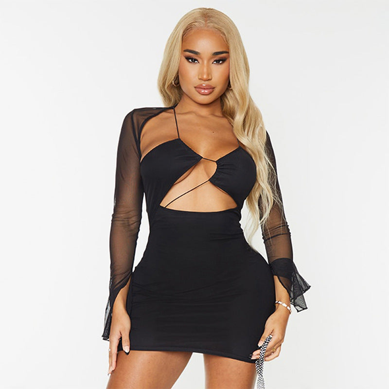 Damekjole med asymmetrisk cut-out-design og lange transparente ærmer Stilla