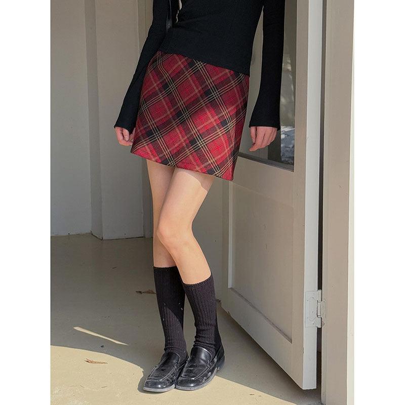 Dame rutet mini skirt i blød uldblanding med elegante lommer og plisseringer Stilla