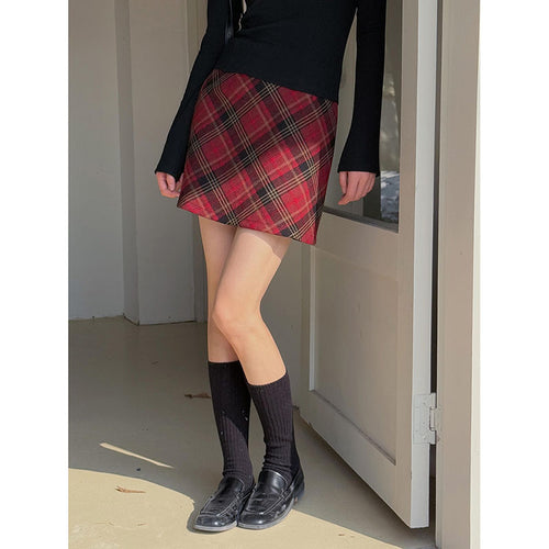 Dame rutet mini skirt i blød uldblanding med elegante lommer og plisseringer Stilla