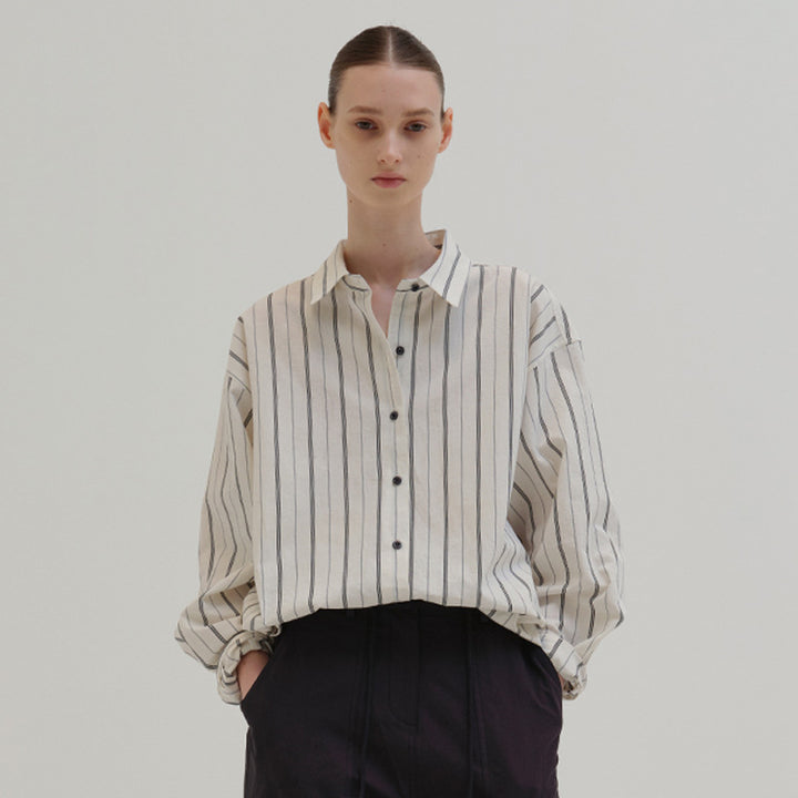 Dame Oversize Skjortebluse med fine striber Stilla