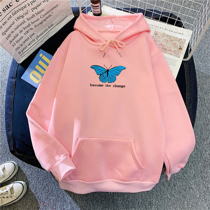 Kvinders hoodie med kort skæring og unikt sommerfugl motiv Skovae