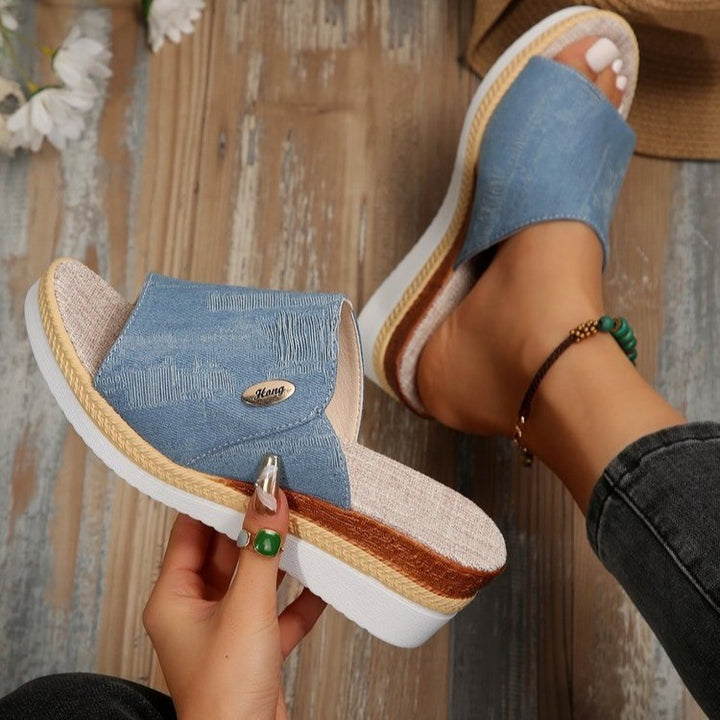 Dame Wedge-sandaler med praktisk kryds-design og komfortabelt fodseng Stilla