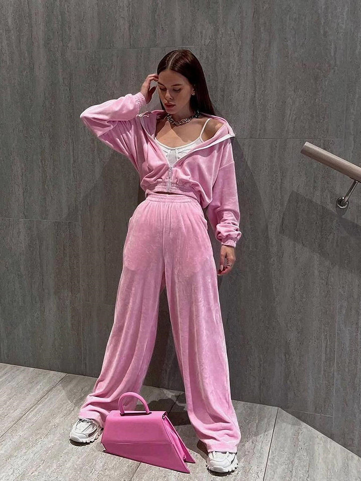 Kvinders fashionable velour sportsdragt med halv lynlås og elastiske manchetter Skovae