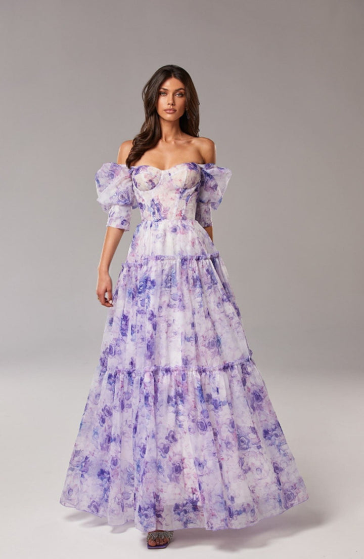 Kvindernes elegante maxikjole med off-the-shoulder flæseærmer og blomsterdetaljer