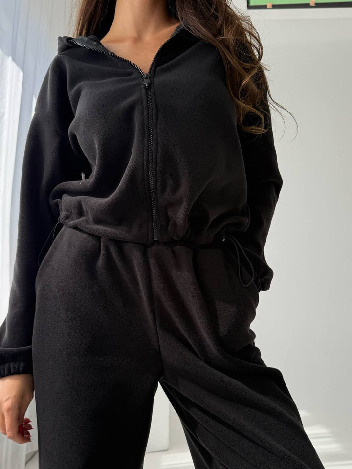 Kvindernes komfortable fleece træningsdragt med elastisk bånd og fashionable detaljer Skovae