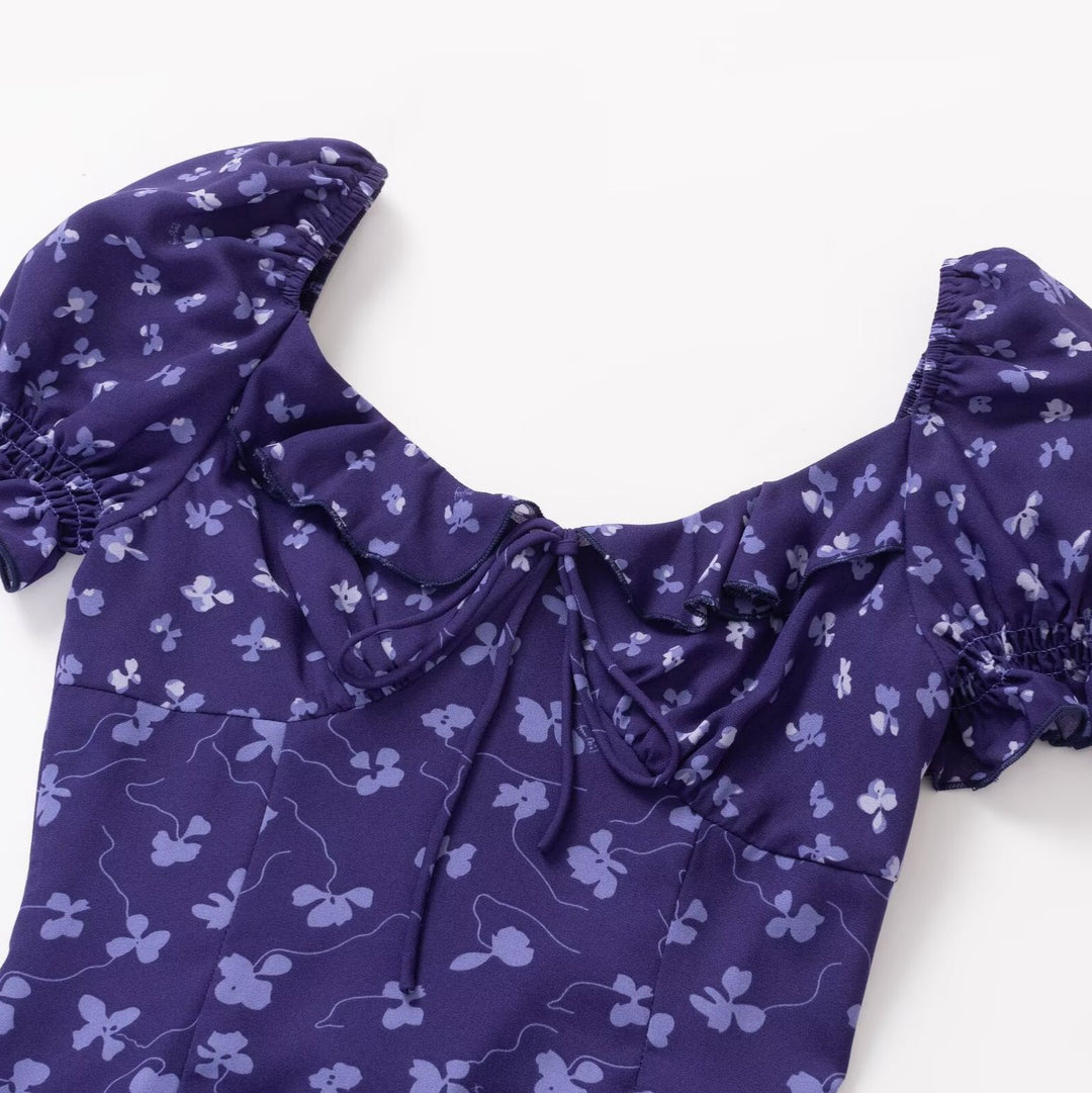 Dame sommerkjole med ruffles detaljer og blid blomsterbroderi Stilla