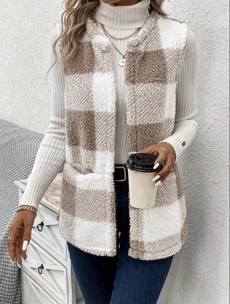 Damevest i blødt fleece i ternet design Stilla