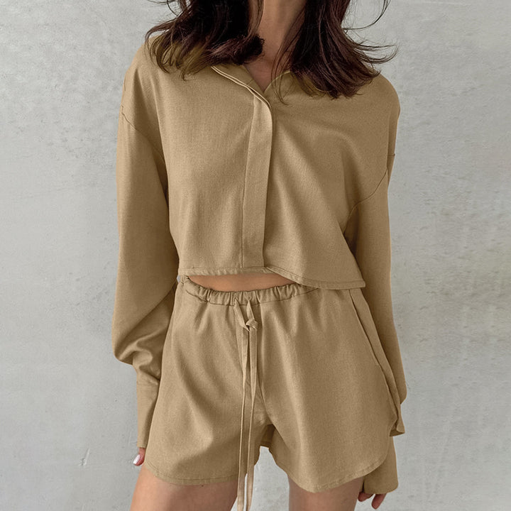 Dame afslappet sæt bestående af cropped skjorte og shorts med sidelæg Stilla