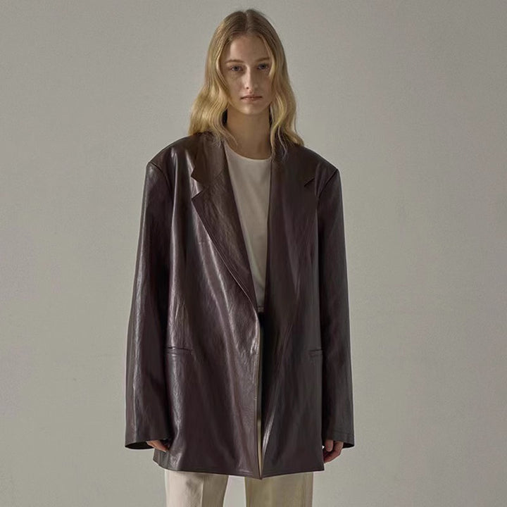 Dame afslappet oversized blazer lavet af høj kvalitet læderimitat med elegant snit og praktiske lommer Stilla