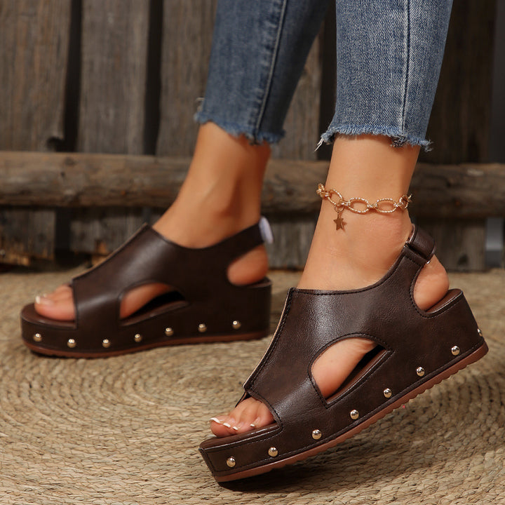 Dame platform sandaler med elegant cut-out design Stilla