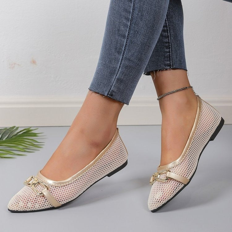 Dame Elegante og åndbare mesh-ballerinaer med dekorativt metal-detajle Stilla