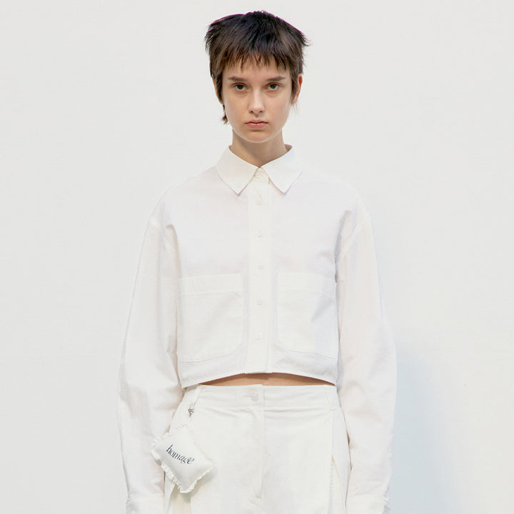 Dame cropped skjortebluse med en afslappet pasform og to lommer Stilla