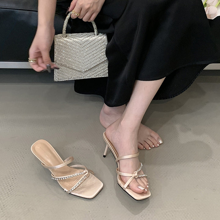 Dame High Heel Sandaler med glitrende strassdetaljer og elegant remdesign Stilla
