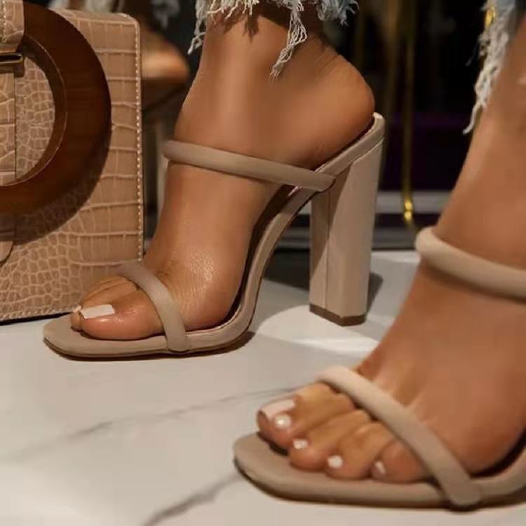 Dame nan elegante glid-sandal med firkantet tåparti slanke remme og stabil blok hæl Skovae