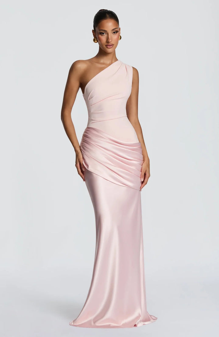 Dame elegant asymmetrisk satin aftenkjole med drapering design Skovae