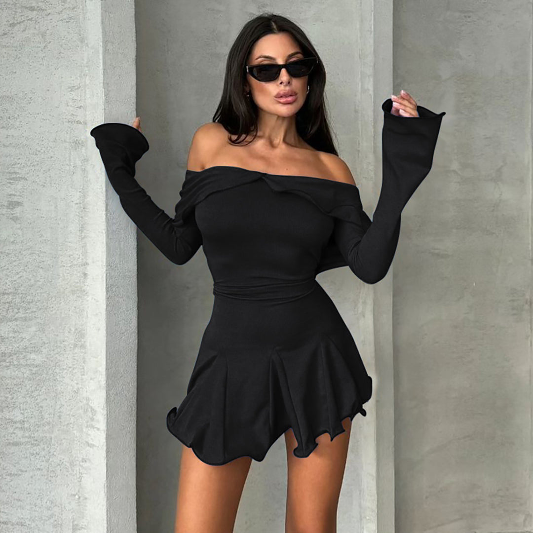 Dame Off-Shoulder Minikjole med flæsedetaljer og figursyet snit Stilla