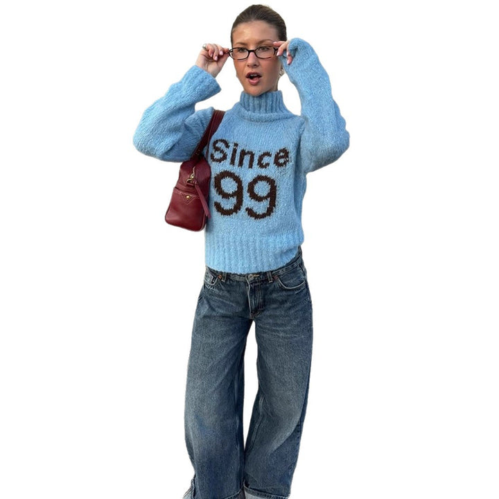Dame Oversized Striktrøje med høj krave og unikt skrifttype Stilla