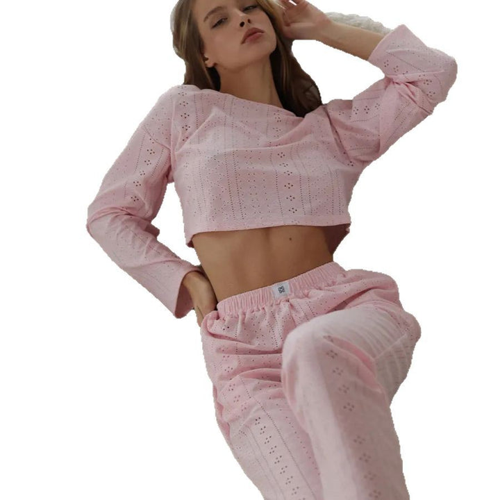 Dame Lækkert Pyjamasæt i let materiale med fin hulbroderi Stilla