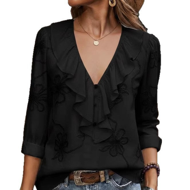 Damernes elegante bluse med flæser og floral broderet mønster Skovae