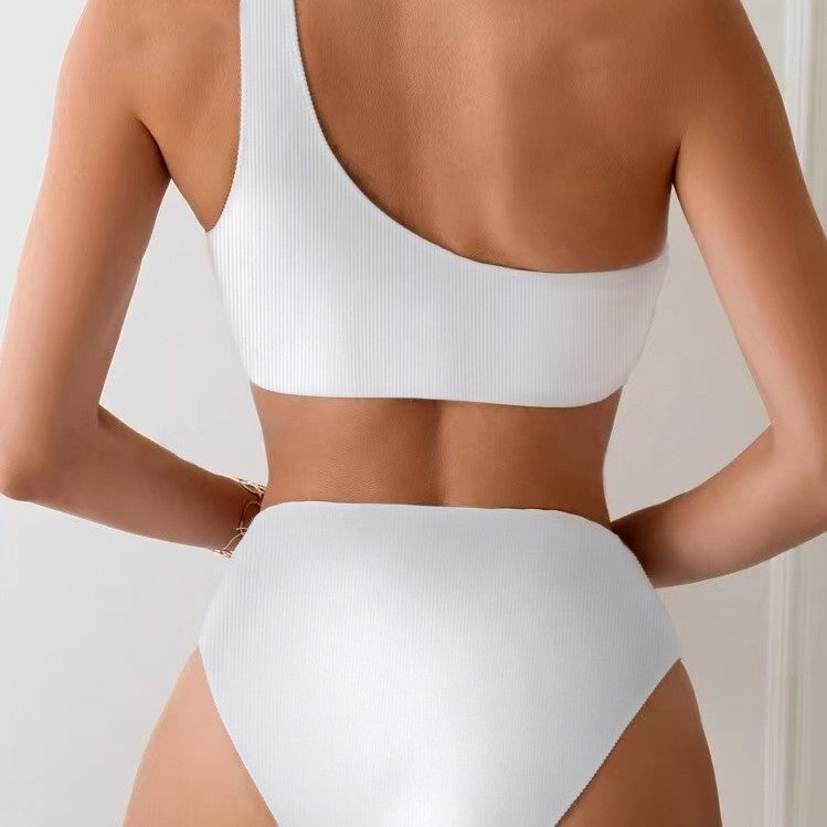 Dame bikini-sæt med asymmetrisk stropdesign og elegant ringdetalje Skovae