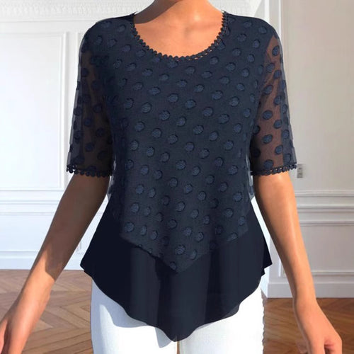 Damer nan elegante Lagener bluse med gennemsigtig tylovertræk, prikket struktur og asymmetrisk spidse kant Skovae