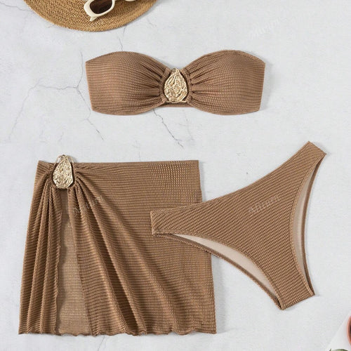 Dame bikini-sæt med dekoreret sarong og elegant bandeau-top Skovae
