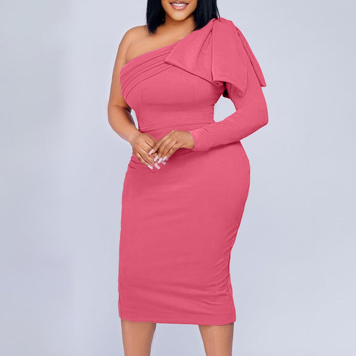 Dame pencil dress med asymmetrisk design og elegant drapering Stilla