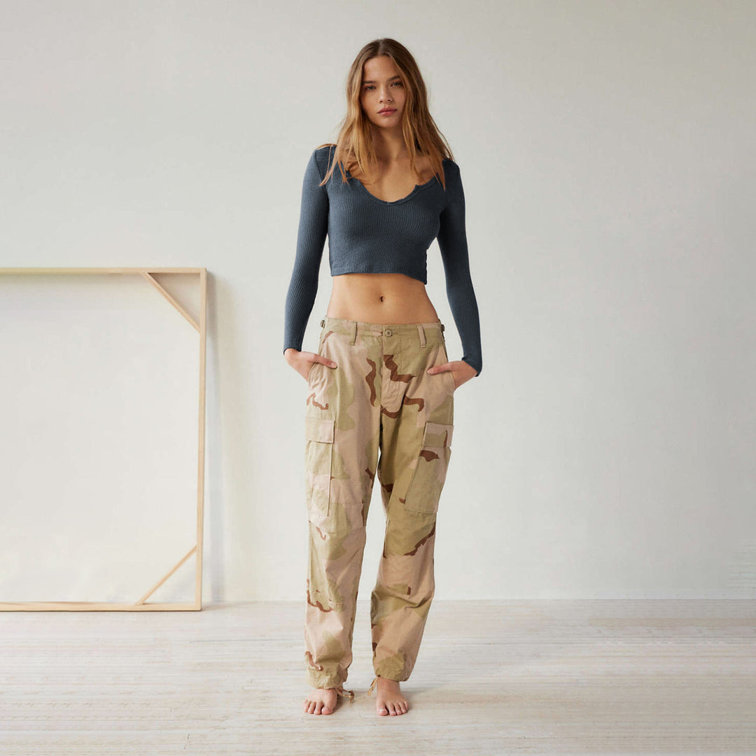 Damer kropsnær crop-top med V-hals lavet af rib-materiale Stilla